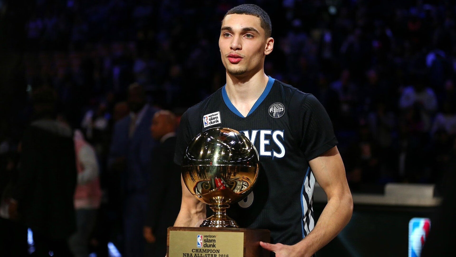 “马科斯·梅特罗的进攻火力和防守稳健，成就美洲狮队的全能之星”