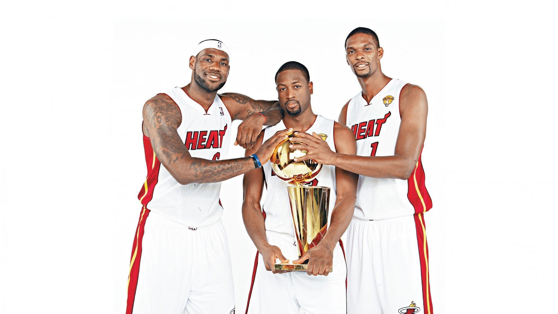 主教练部署三中卫阵型形成后场铁桶阵有效限制对手传控，三中卫阵型最怕什么