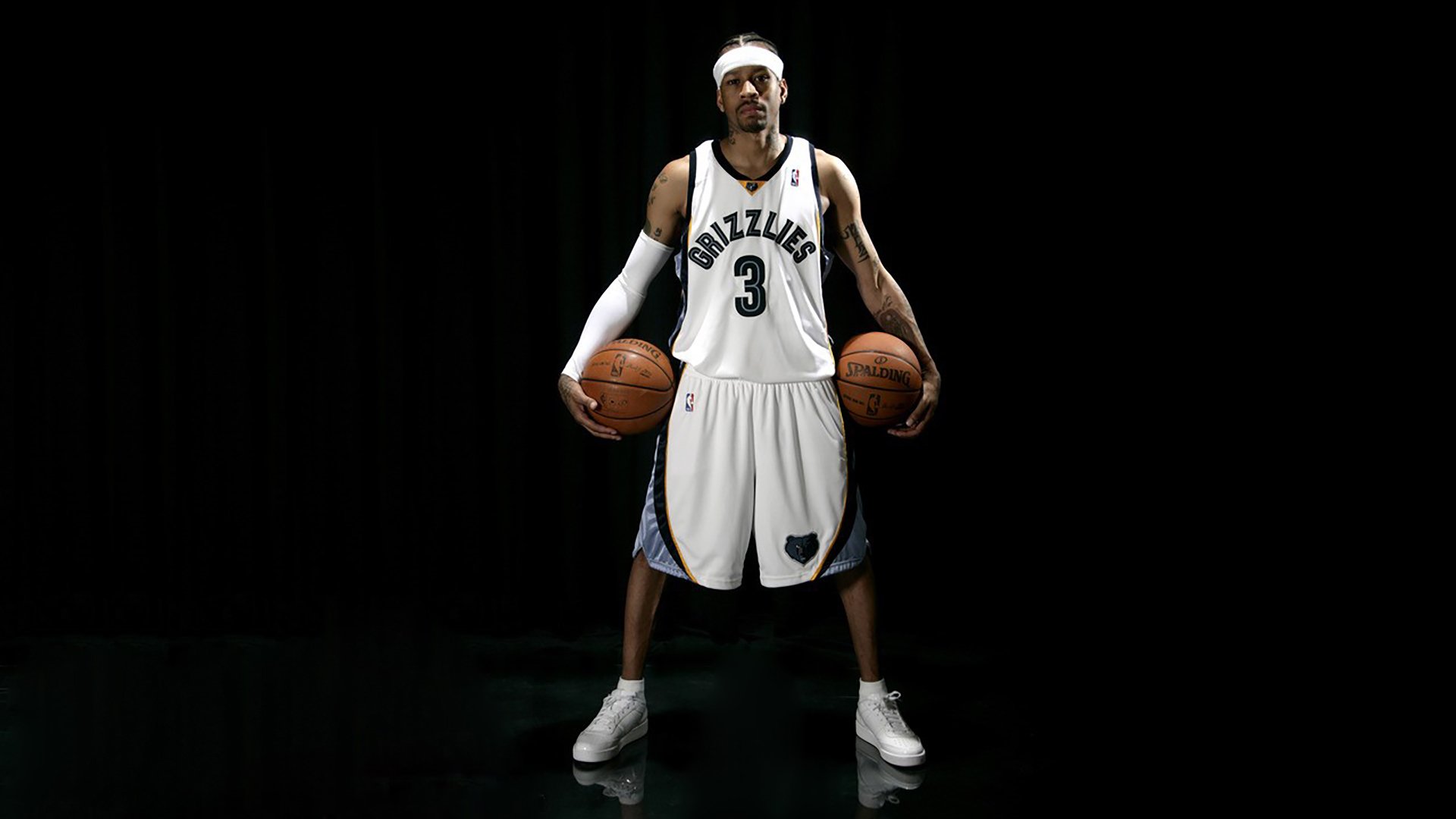 主教练部署三中卫阵型形成后场铁桶阵有效限制对手传控，三中卫阵型最怕什么