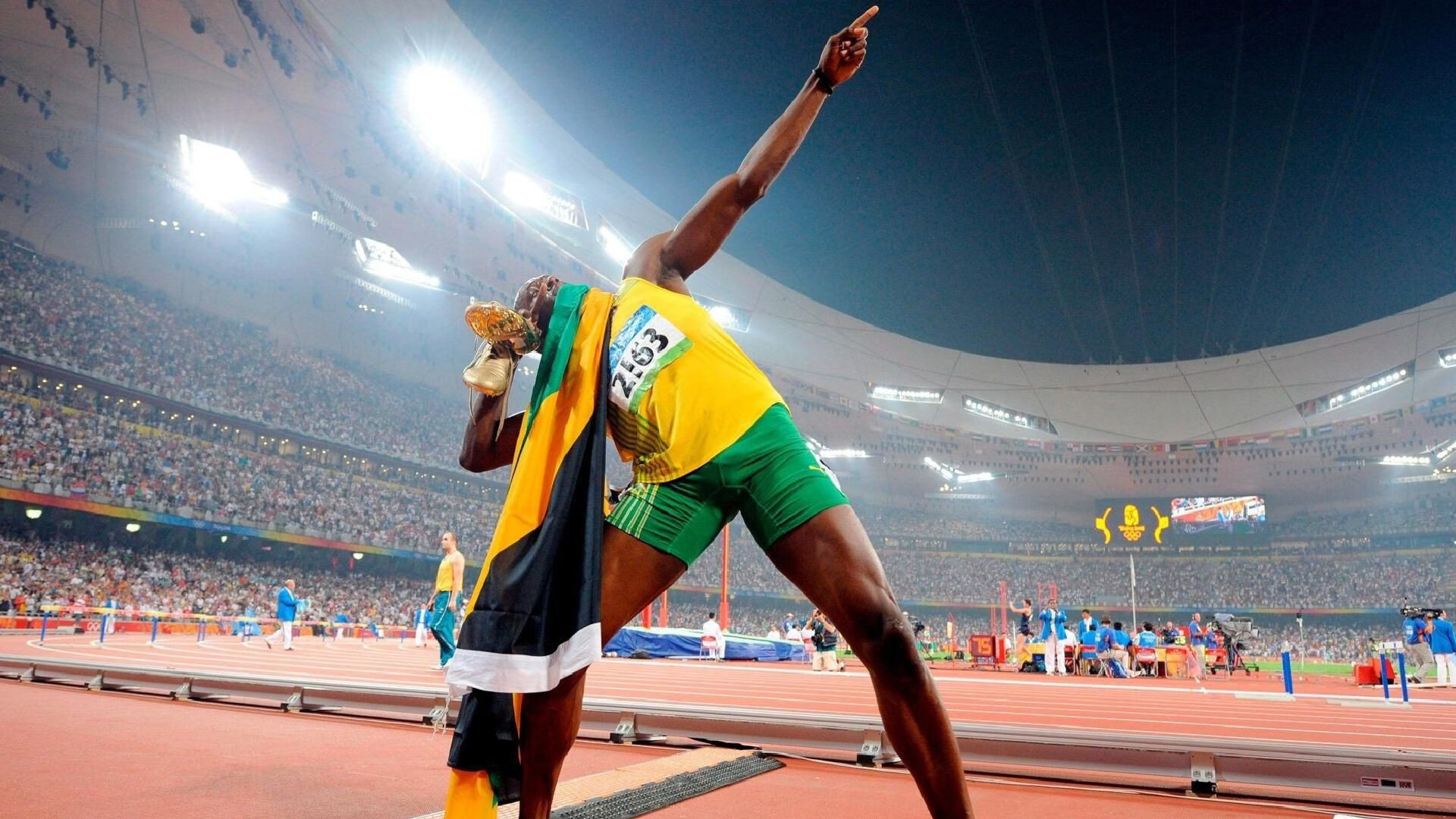 波兰蝶泳选手节奏精准有力，波兰泳协